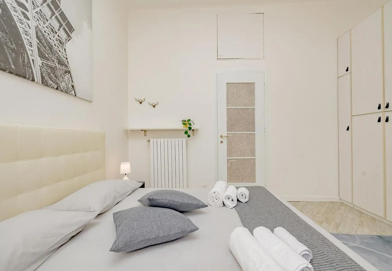 Appartamento Turrohouse-Duomo 12 Minutes Away Milano 0*,  Italia