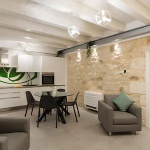 lovely-modern-apartment.sicilyhotelsitaly.net/